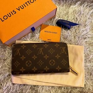 Louis Vuitton Monogram Zippy Wallet